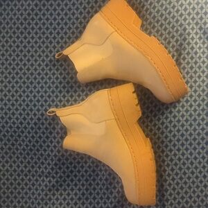 MIA boots, size 7.5